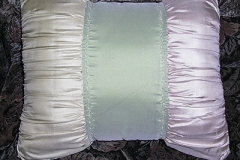 Декоративная подушка на диван с вышивкой