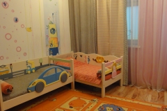 Декорирование детской комнаты, комплект штор, покрывала, мягкие валики