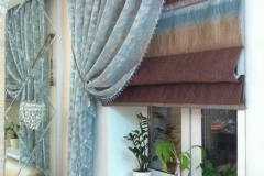 Римская штора и декоративный тюль со стеклярусом